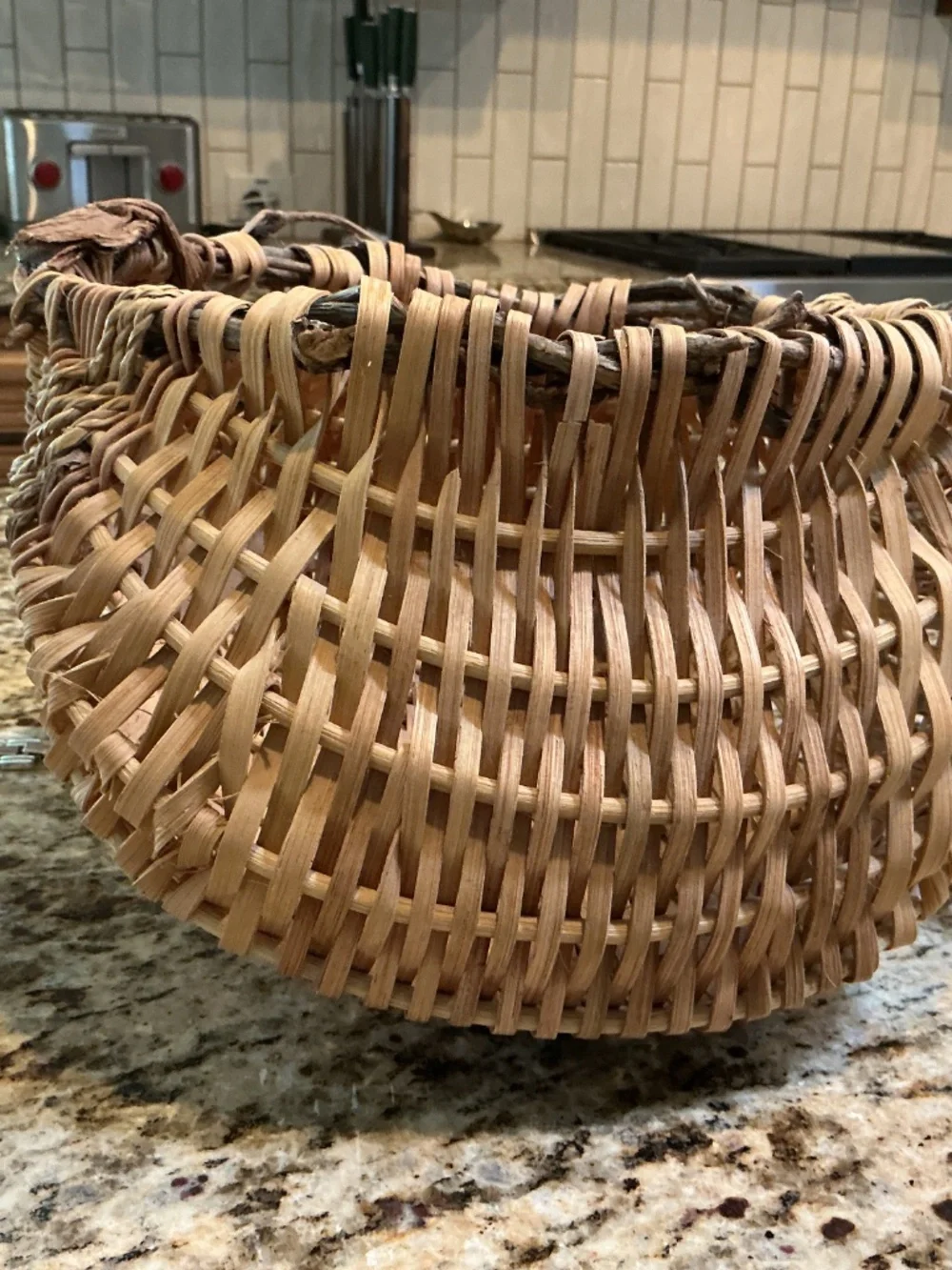 AI states it is called a Buttocks basket, melon basket or egg-gathering basket